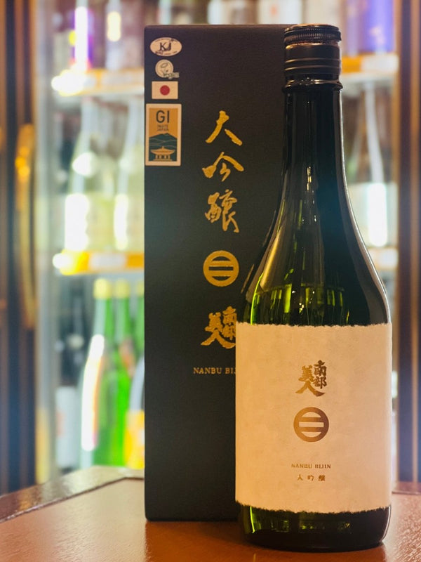 ワイングラスで、ゆっくりと香り楽しんで飲みたい ｜ 南部美人 大吟醸、生ゆばや赤貝に寄り添うお上品な風格