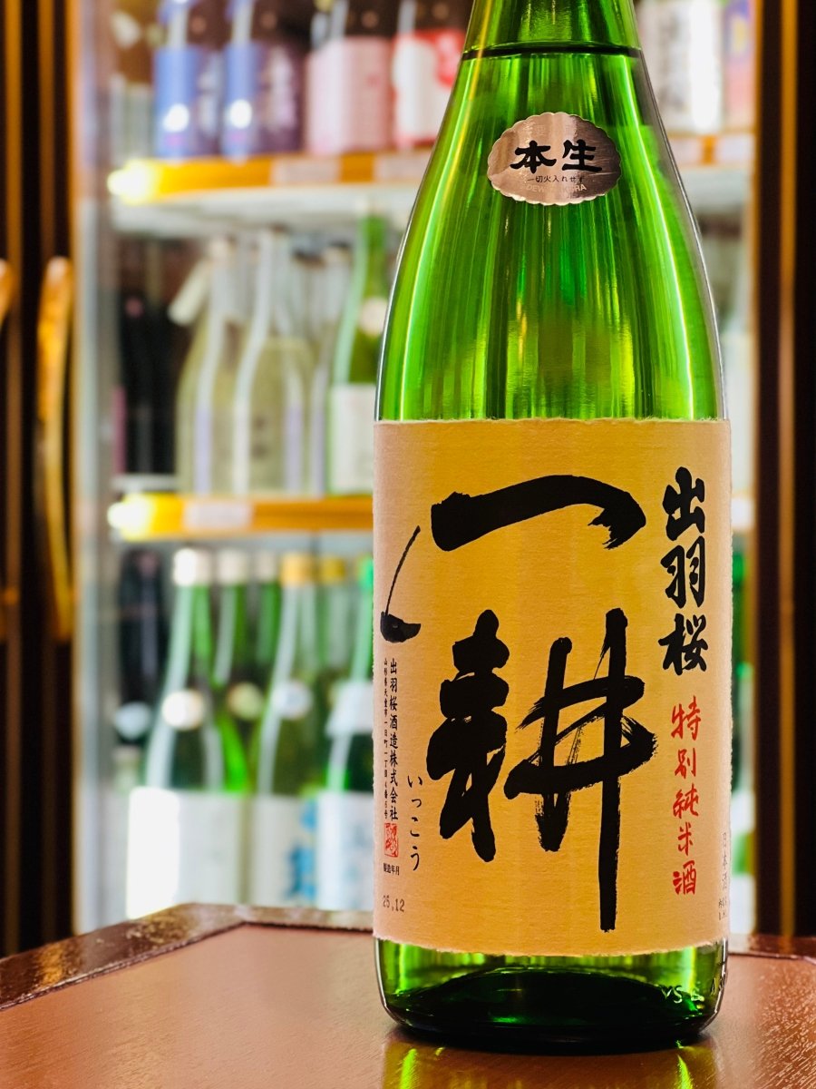 出羽桜 特別純米 一耕 本生 1800ml。やわらかな旨味とフレッシュさが広がる、生酒ならではの味わいをしっかり楽しめるコスパ優れた一升瓶。家飲みや飲食店にもおすすめ。