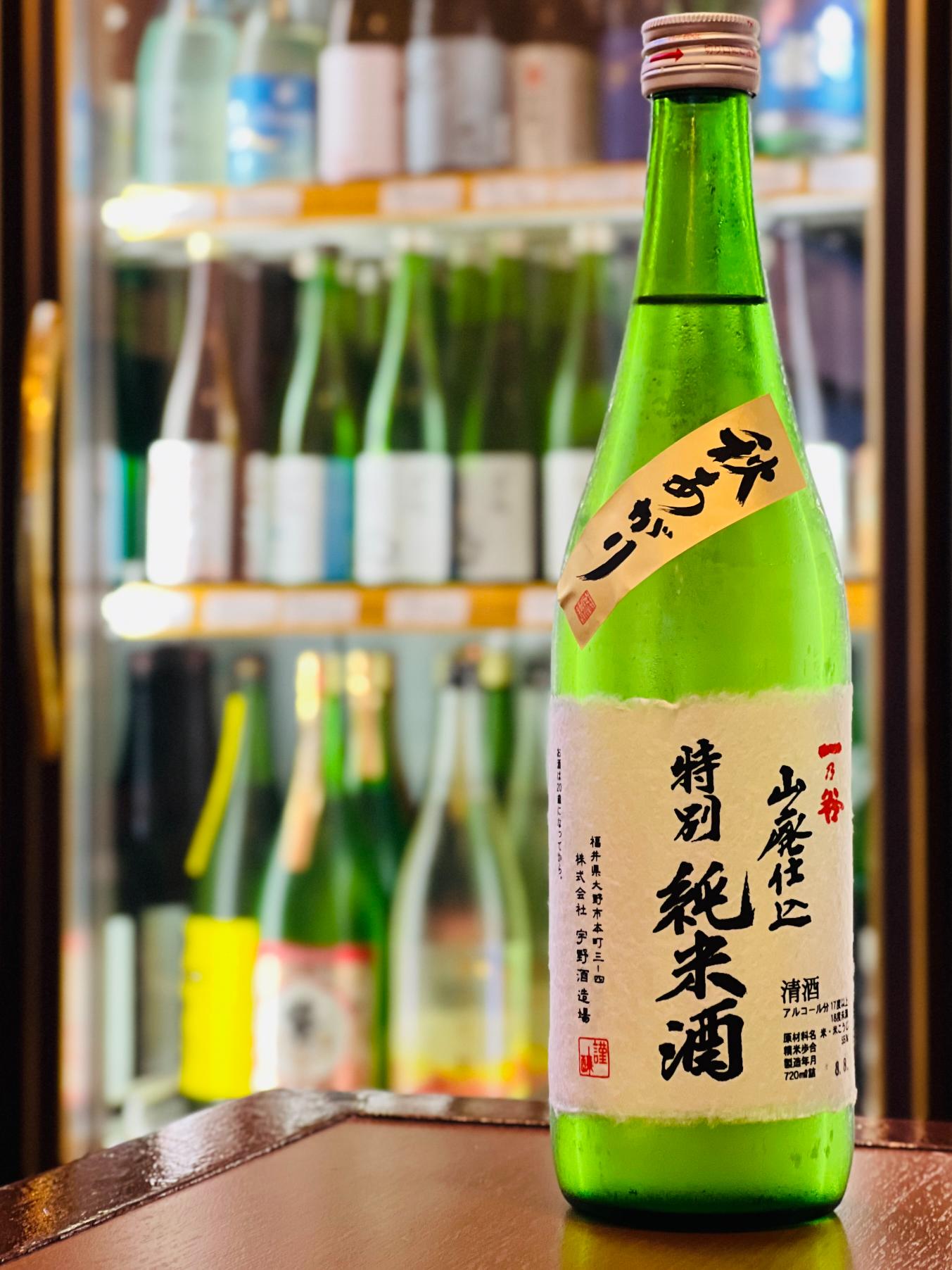 一乃谷 山廃仕込 特別純米酒 秋上がり 720ml。福井県大野市・宇野酒造場が五百万石を使って醸す秋限定の特別純米酒。春に火入れしてひと夏じっくり熟成させ、旨味の乗ったまろやかな味わいを楽しめる。自宅で楽しめる四合瓶サイズ。