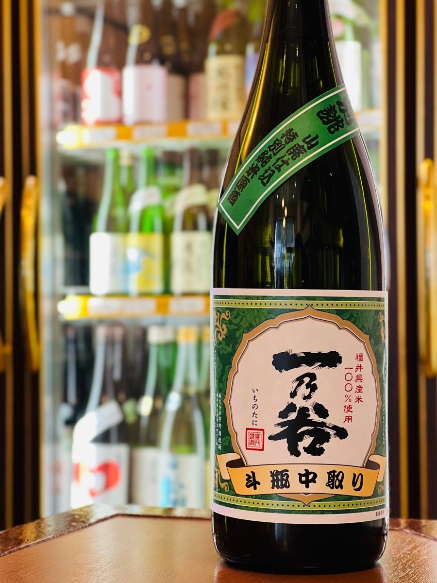 一乃谷 山廃仕込 特別純米 斗瓶中取り 生原酒 別誂 1800ml。福井県宇野酒造場の季節限定酒で、華やかな香りと軽やかでなめらかな味わいが楽しめる日本酒。コスパ良い一升瓶サイズ。