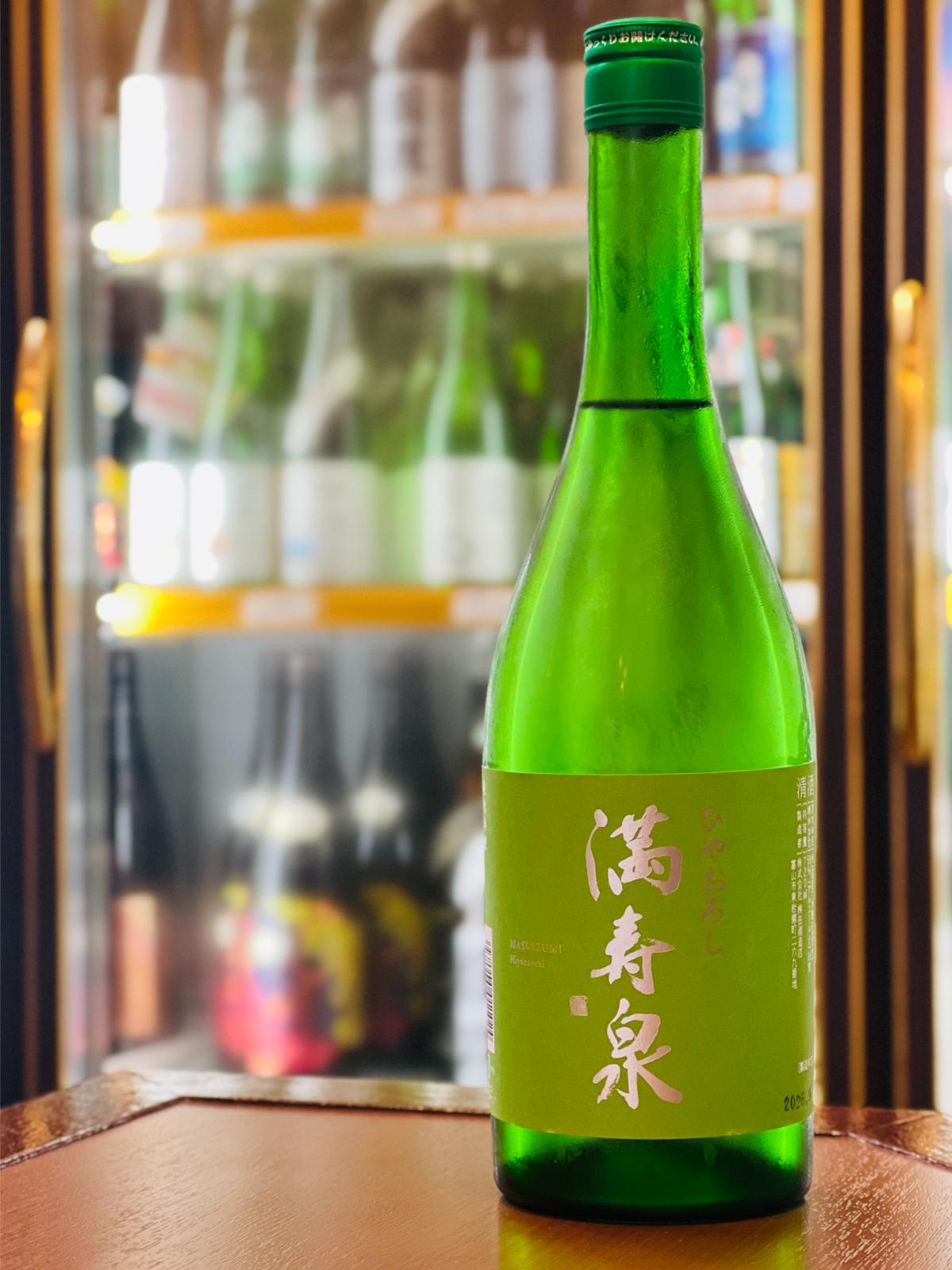 満寿泉 純米吟醸 ひやおろし 720ml。富山県富山市・桝田酒造店が手がける秋限定の純米吟醸酒。精米歩合58％・アルコール16度で、バナナを思わせる穏やかな香りと、ひと夏の熟成による円やかな旨味、心地よい酸とさりげない甘味を冷酒からぬる燗まで楽しめる四合瓶。