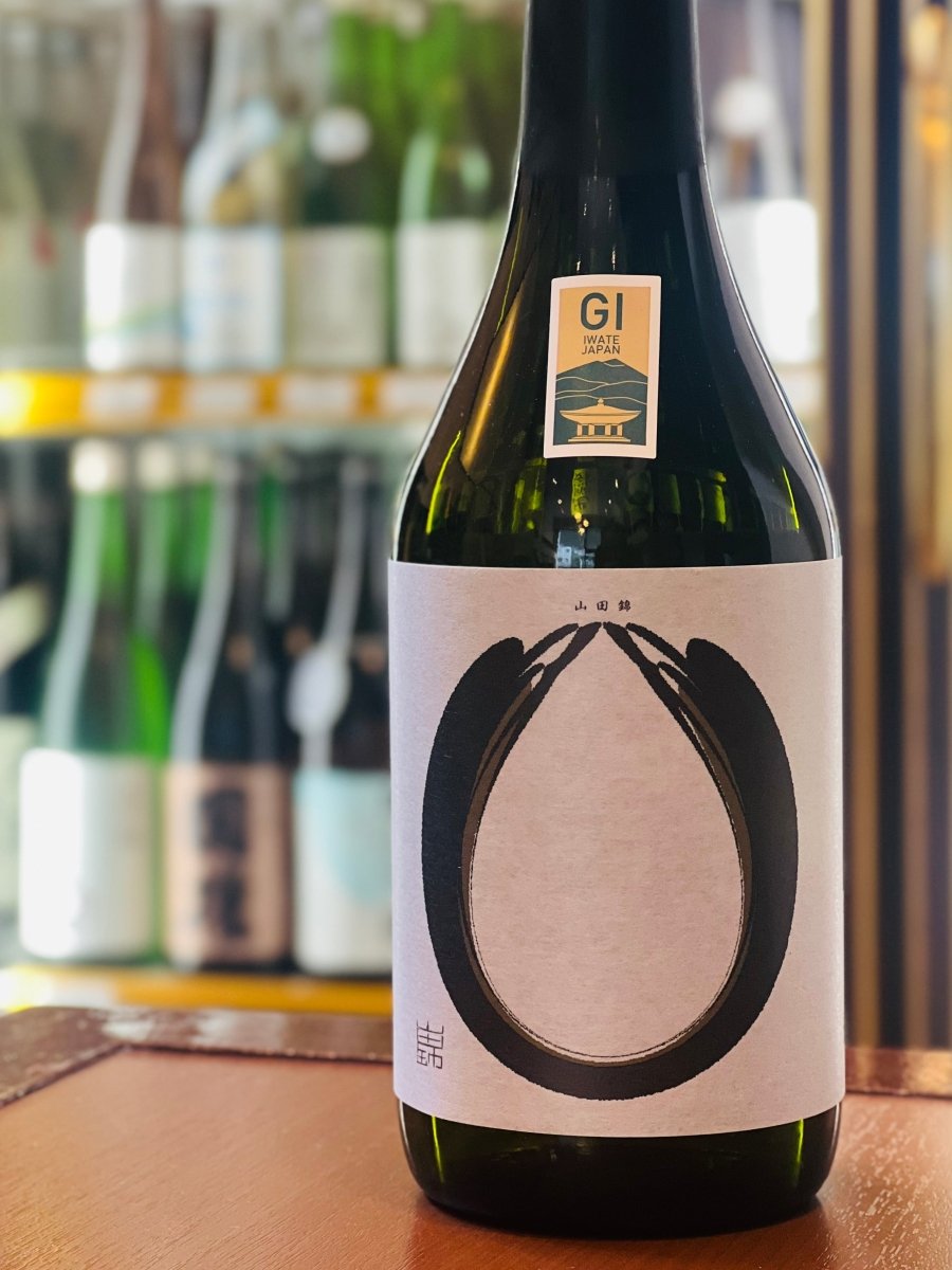 岩手県・南部美人の「純米大吟醸 心白 山田錦」720ml瓶。酒米の中心部をイメージした円形のモダンなラベルデザインが特徴です。山田錦由来の華やかな吟醸香と、シルクのように滑らかで上品な口当たりが楽しめます。生湯葉や白身魚の昆布締めなど、繊細な和食に寄り添う最高峰の食中酒です。