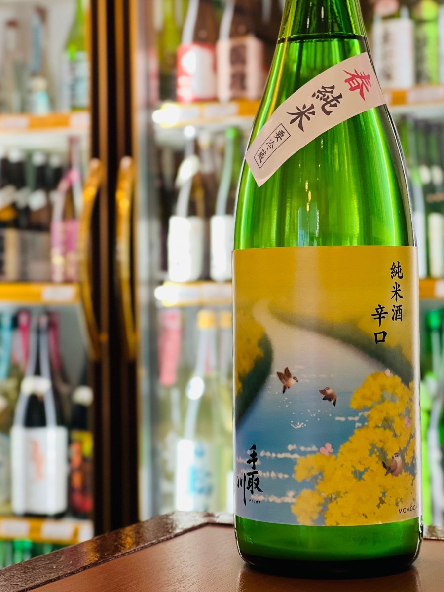 石川県・吉田酒造店の限定シリーズ「手取川 純米辛口 春 生うすにごり」1800ml。春の命の息吹を「うすにごり」で表現した生原酒です。アルコール14度で柔らかく、お米の旨みと程よいキレが共存。一升瓶サイズは、春の宴席や日本酒好きな方への季節の贈り物、たっぷり楽しみたい晩酌用として最適です。
