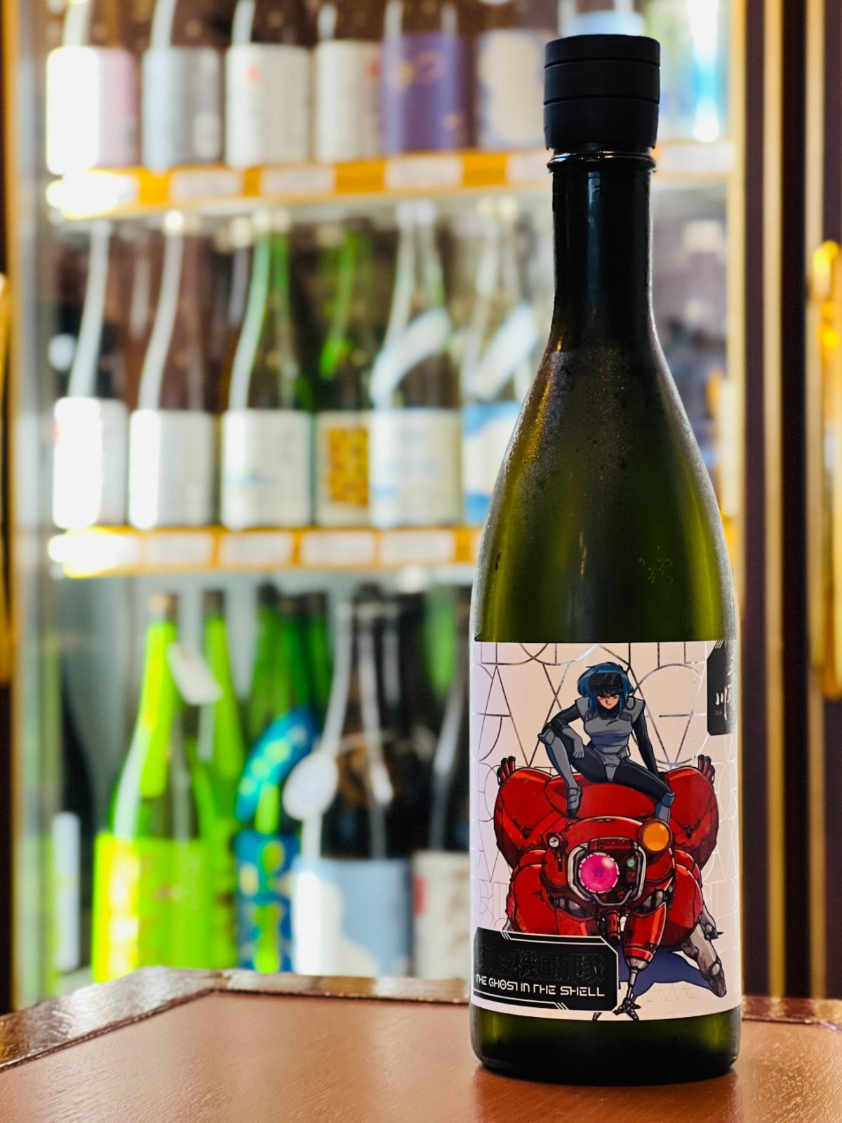 手取川 山廃純米大吟醸×攻殻機動隊 THE GHOST IN THE SHELL 720ml アニメバージョンの正面商品写真。アニメデザインの限定ラベル。四合瓶ボトル