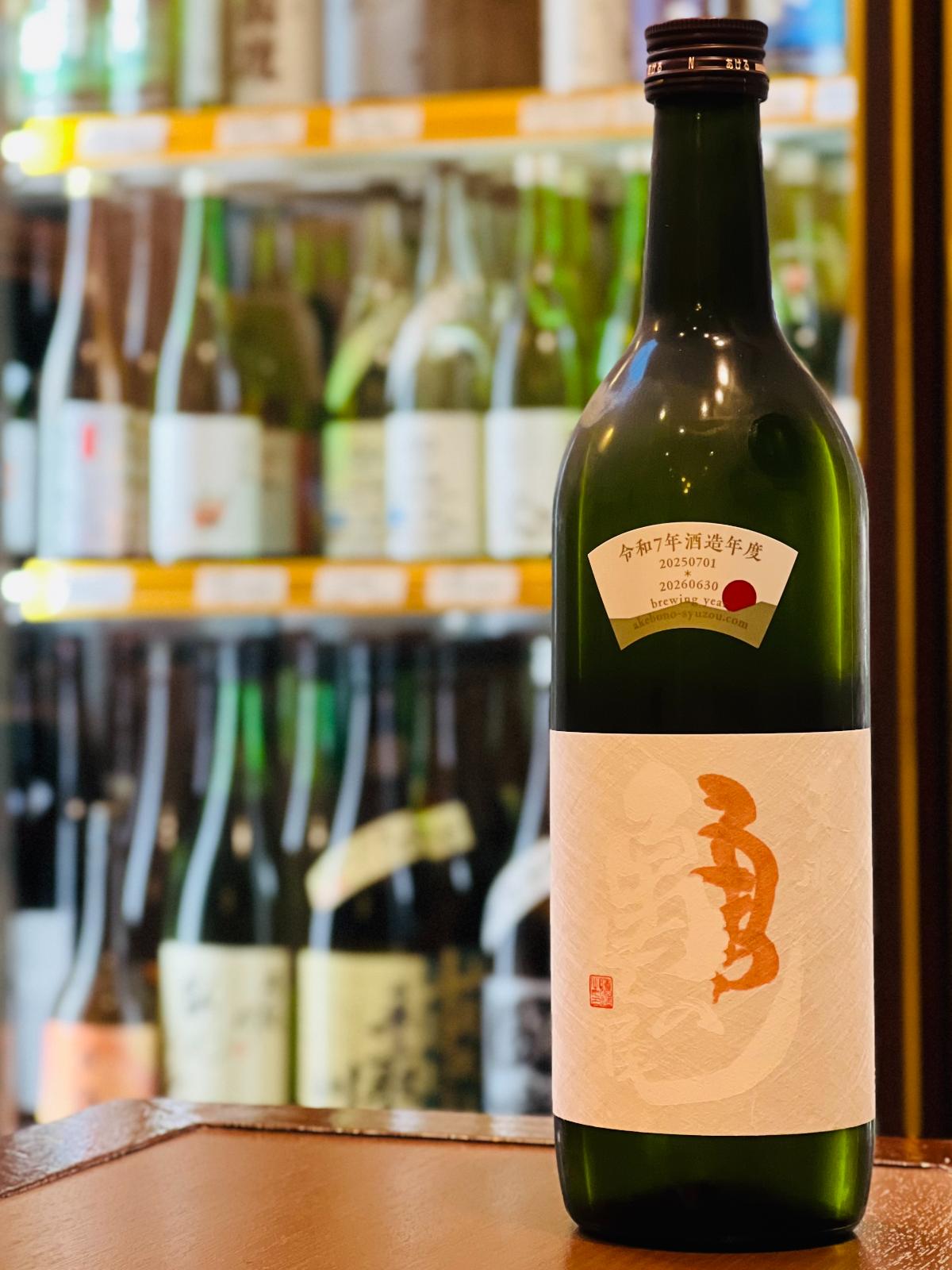 天明 純米 亀の尾 二回火入 720ml。福島県会津坂下町・曙酒造が手がける、酒米「亀の尾」を使用した純米酒。精米歩合65％、アルコール16度。バナナを思わせる柔らかな香りと、亀の尾らしいキレのある旨味、二回火入れながら透明感のある味わいが特徴。自宅で楽しめる四合瓶サイズ。