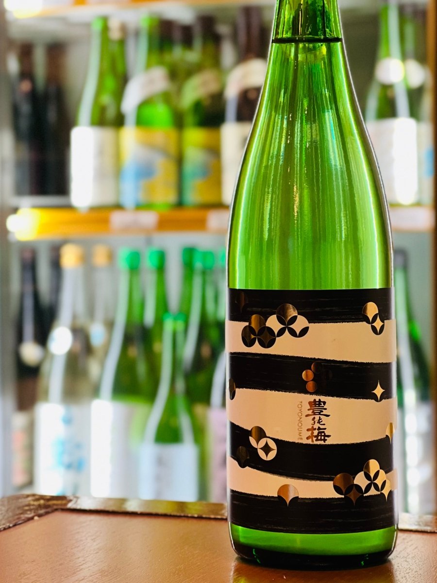 豊能梅 純米吟醸 おりがらみ生 720ml。滑らかな口当たりと心地よい微発泡感、メロンや蜜リンゴを思わせる上品な果実香が広がる食卓向け日本酒。