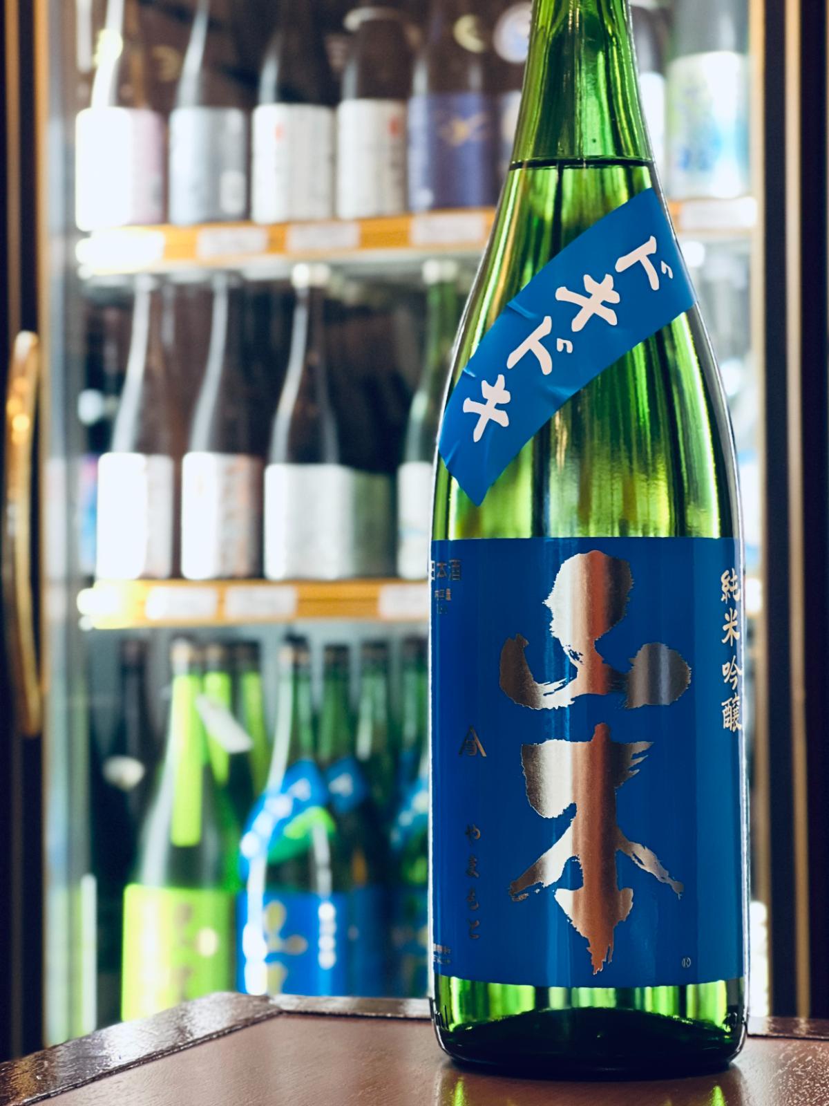 山本 純米吟醸 ドキドキ 1800ml。秋田県・山本酒造店が醸す、リンゴ酸由来の鮮やかな酸味が印象的な夏限定の純米吟醸。果実感のある爽快な味わいと、キンキンに冷やして楽しみたい軽やかな後味が特徴。コスパに優れた一升瓶サイズ。