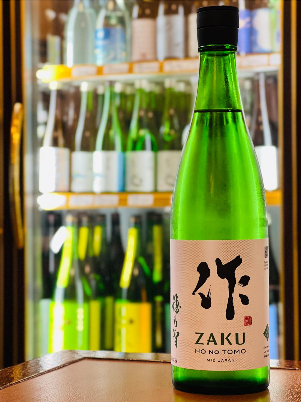 作 穂乃智 純米 750ml。三重県鈴鹿市・清水清三郎商店が精米歩合60％で醸すアルコール15度の純米酒。ライチを思わせる甘く爽やかな香りと、米の旨味、滑らかな甘み、すっきりとしたキレの良い後味が特徴。冷酒から燗まで楽しめる。ご自宅で楽しめる四合瓶サイズ。